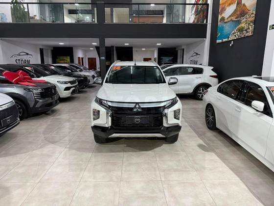 MITSUBISHI L200 TRITON 2.4 16V TURBO DIESEL SPORT HPE-S CD 4P 4X4 AUTOMÁTICO MITSUBISHI L200 TRITON 2.4 16V TURBO DIESEL SPORT HPE-S CD 4P 4X4 AUTOMÁTICO